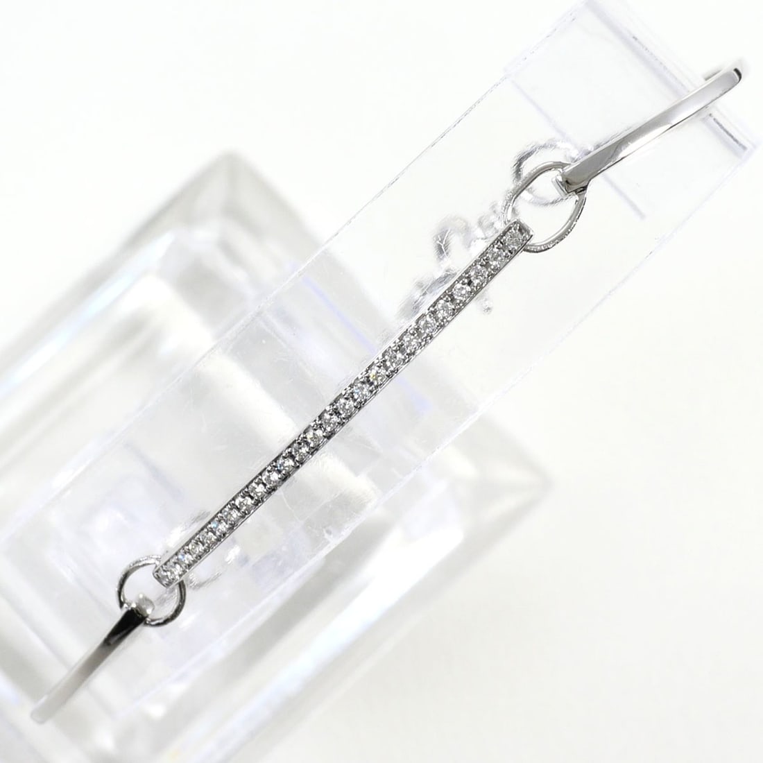 18K (18-karat white gold) bracelet with 0.15ct diamond, card included, total weight 4.0g, 18.5cm,: --- Catalog ---Category: SizeLength: 18.5cm / 7.28''Weight: 4g / 0.14oz.Category: DesignType: Charm braceletColor: White goldMetal: White GoldStone: DiamondGender: WomenMaterial: White gold (18K)Metal