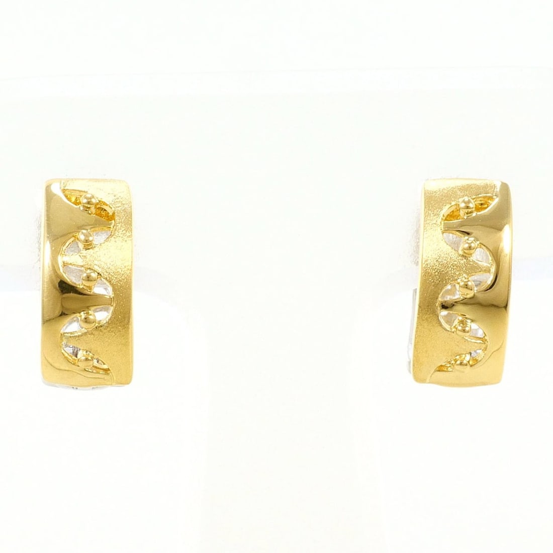 18K (18-karat gold) Yellow Gold (YG) Earrings, 14K White (K14) Total Weight 2.9g, Jewelry: --- Catalog ---Category: SizeWeight: 2.9g / 0.1oz.Category: DesignType: Clip earringsColor: White gold, Yellow goldMetal: Gold, White GoldGender: WomenMaterial: White gold (14K), Yellow gold (14K)Meta