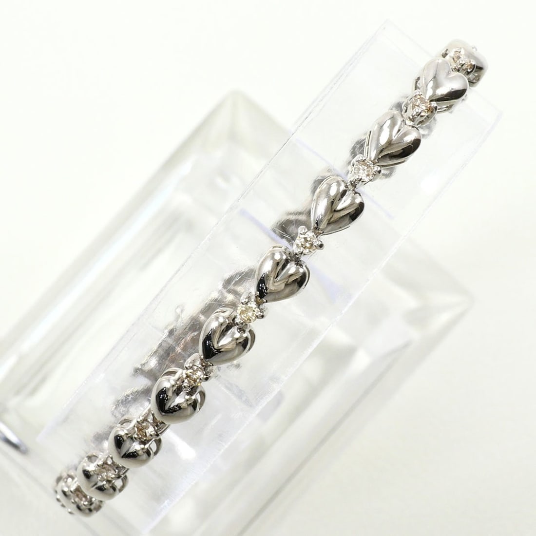 18K (18-karat white gold) bracelet with 0.75 ct diamonds, total weight 10.2g, 16.5cm length. (1 of 9)