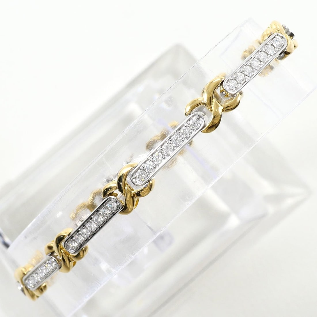 18K (18-karat) Yellow Gold Bracelet with Diamonds (carat weight not stamped), Total Weight 11.9g,: --- Catalog ---Category: SizeLength: 18cm / 7.08''Weight: 11.9g / 0.41oz.Category: DesignType: Charm braceletColor: White gold, Yellow goldStone: DiamondGender: Women,MenMaterial: White gold (18K), Ye