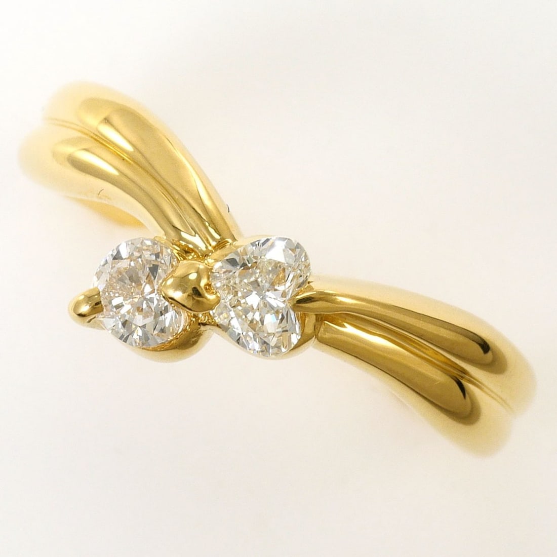18K (18-karat) Yellow Gold Ring with 0.40ct Diamond, Total Weight 3.9g, Jewelry: --- Catalog ---Category: SizeWidth: 6mm / 0.24''Weight: 3.9g / 0.13oz.JP Size: 13US Size: 6.5Category: DesignType: Band ringColor: Yellow goldMetal: GoldStone: DiamondGender: WomenMaterial: Yellow gol