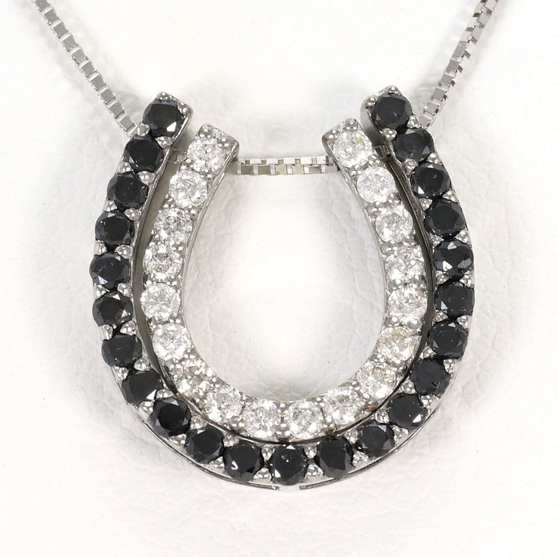 18K (18-karat white gold) necklace with 0.28ct black diamond and 0.22ct diamond. Includes card.: --- Catalog ---Category: SizeWeight: 2.7g / 0.09oz.Pendant Size: 15mm x 14mm / 0.59'' x 0.55''Neck Circumference: 41 cm / 16.14''Category: DesignColor: Black, White goldMetal: White GoldStone: Diamond