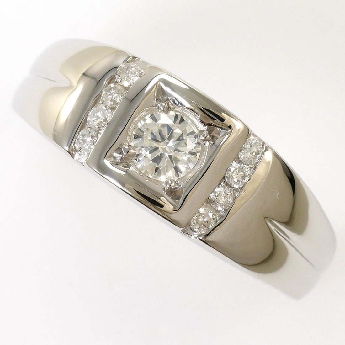 PT900 Platinum Ring, 1 Diamond, 0.35ct (no carat marking), I1 clarity, Certificate of Authenticity,: --- Catalog ---Category: SizeWidth: 7mm / 0.28''Weight: 7.8g / 0.27oz.JP Size: 16.5US Size: 8Category: DesignType: Band ringColor: PlatinumStone: DiamondGender: Women,MenMaterial: Platinum 900Weight (