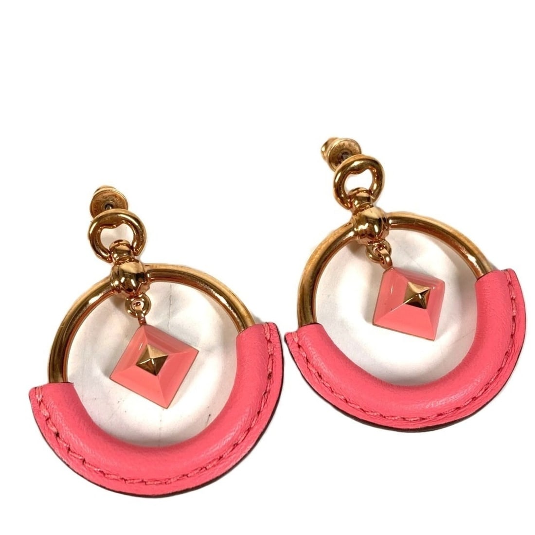 HERMES Loop Medor Earrings PM - Accessories, Jewelry, Earrings, Leather, Metal, Men's, Women's, Pink: --- Catalog ---Category: SizePendant Length: 44.00mm / 1.73''Category: DesignColor: Gold, PinkGender: Men,WomenMaterial: Leather, MetalCategory: GeneralBrand: Hermes--- Item List ---Section: Condition