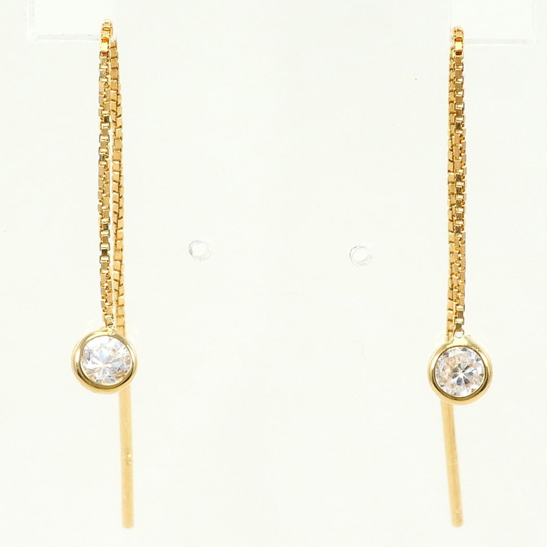 18K (18-karat) Yellow Gold (YG) Earrings with Zirconia, Total Weight 0.4g, Jewelry: --- Catalog ---Category: SizeWeight: 0.4g / 0.01oz.Category: DesignType: Drop earringsColor: Yellow goldMetal: GoldGender: WomenMaterial: Yellow gold (18K)Metal Purity: 18KCategory: GeneralBrand: Unbr