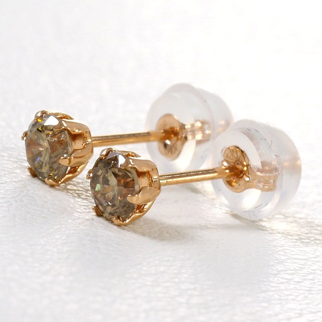 18K (18-karat gold) Pink Gold Earrings with Brown Diamonds (0.20ct), Total Weight 0.3g, Jewelry: --- Catalog ---Category: SizeWeight: 0.3g / 0.01oz.Category: DesignType: Stud earringsColor: Brown, Pink goldMetal: GoldStone: DiamondGender: WomenMaterial: Pink gold (18K)Metal Purity: 18KWeight (ct.