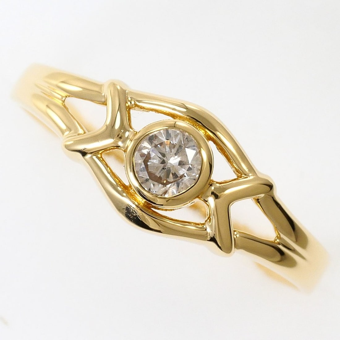 18K (18-karat) Yellow Gold Ring with 0.13ct Diamond, Total Weight 1.4g, Jewelry: --- Catalog ---Category: SizeWidth: 6mm / 0.24''Weight: 1.4g / 0.04oz.JP Size: 8US Size: 4.5Category: DesignType: Band ringColor: Yellow goldMetal: GoldStone: DiamondGender: WomenMaterial: Yellow gold