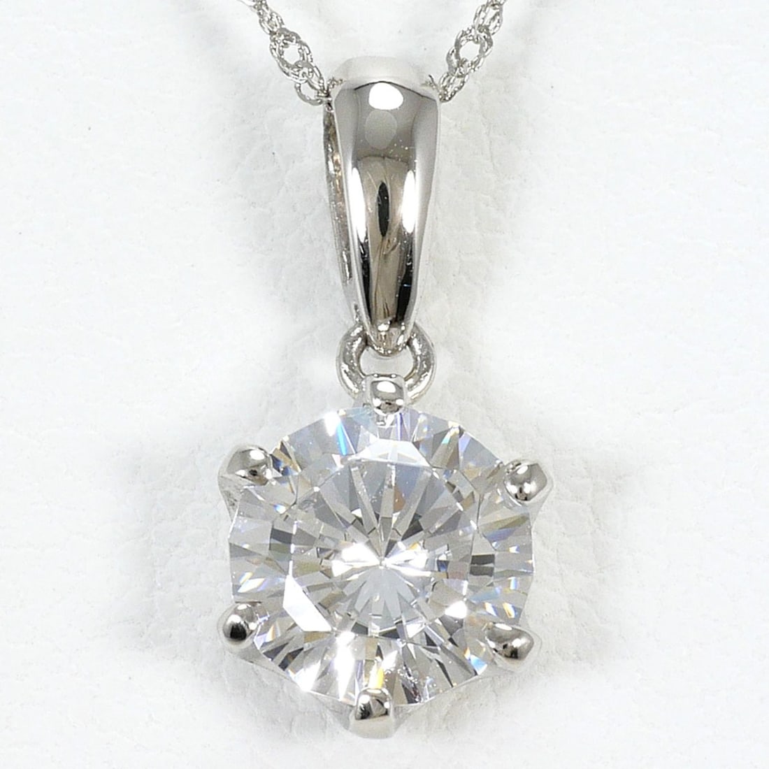 PT900 Platinum / PT850 Necklace with Zirconia, Total Weight 2.1g, 42cm, Jewelry: --- Catalog ---Category: SizeWeight: 2.1g / 0.07oz.Pendant Size: 15mm x 7mm / 0.59'' x 0.27''Neck Circumference: 42 cm / 16.53''Category: DesignColor: PlatinumMetal: PlatinumGender: WomenMaterial: Pla
