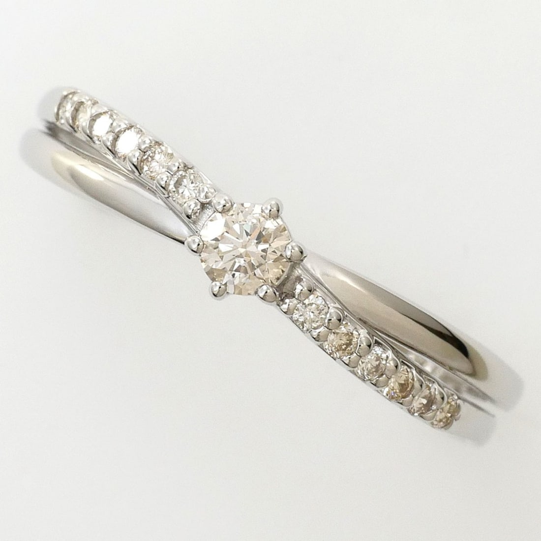 PT900 Platinum Ring, 1 Diamond (0.18ct), Total Weight 1.9g, Jewelry: --- Catalog ---Category: SizeWidth: 4mm / 0.16''Weight: 1.9g / 0.06oz.JP Size: 12.5US Size: 6.5Category: DesignType: Band ringColor: PlatinumMetal: PlatinumStone: DiamondGender: WomenMaterial: Platinu
