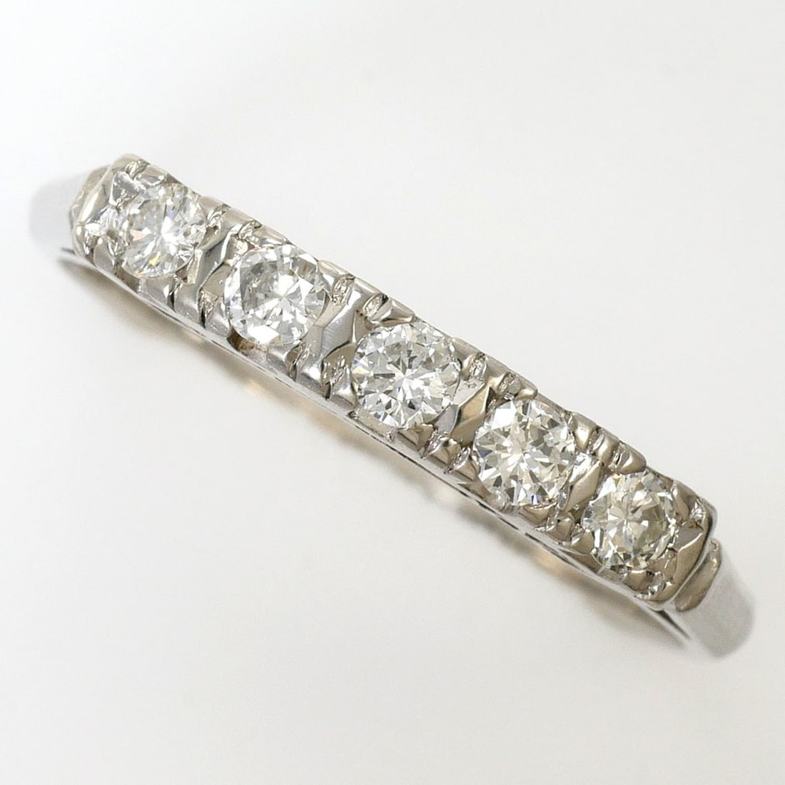 Platinum ring (1 piece), 0.24ct diamond, total weight 2.8g, jewelry.: --- Catalog ---Category: SizeWidth: 3mm / 0.12''Weight: 2.8g / 0.09oz.JP Size: 14US Size: 7Category: DesignType: Band ringColor: PlatinumMetal: PlatinumStone: DiamondGender: WomenMaterial: PlatinumWei
