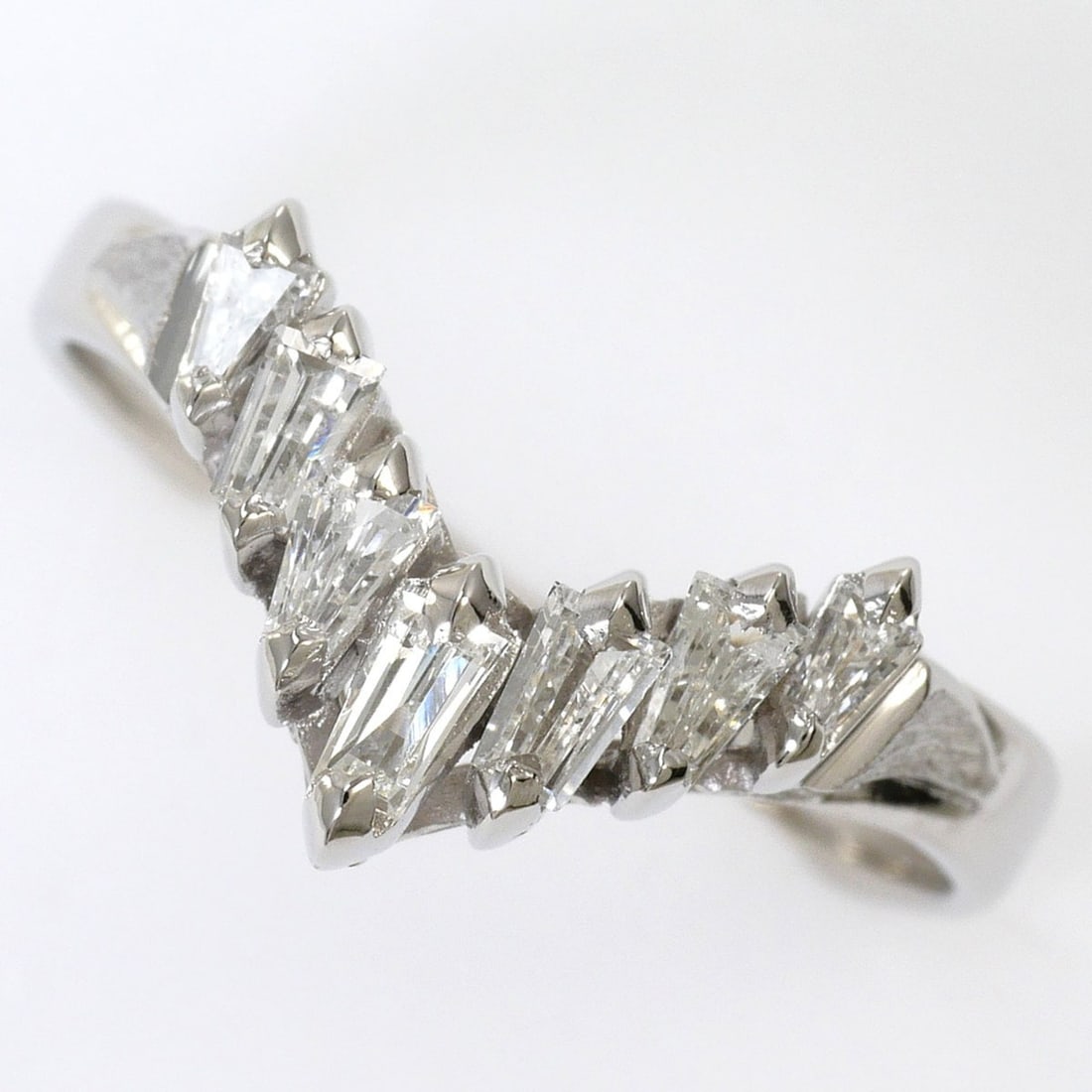 Pm900 Platinum Ring, 1 Diamond (0.35ct), Total Weight 3.8g, Jewelry: --- Catalog ---Category: SizeWidth: 10mm / 0.39''Weight: 3.8g / 0.13oz.JP Size: 12US Size: 6.5Category: DesignType: Band ringColor: PlatinumMetal: PlatinumStone: DiamondGender: WomenMaterial: Platinum