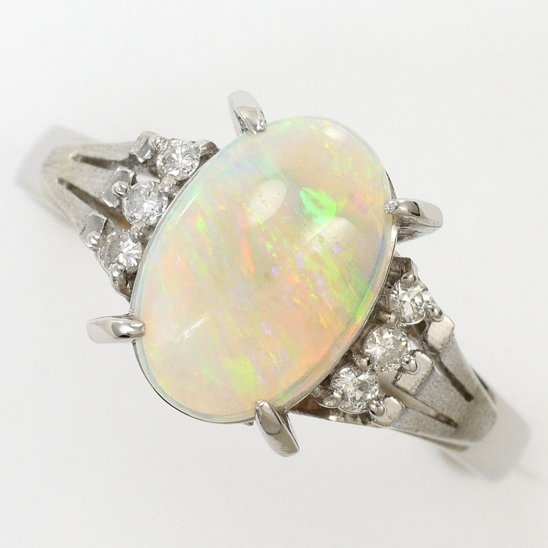 PT900 Platinum Ring, 1 piece, Opal 1.46ct, Diamond 0.09ct, Total Weight 4.9g, Jewelry: --- Catalog ---Category: SizeWidth: 10mm / 0.39''Weight: 4.9g / 0.17oz.JP Size: 17US Size: 8.5Category: DesignType: Band ringColor: PlatinumMetal: PlatinumStone: Diamond, OpalGender: Women,MenMaterial