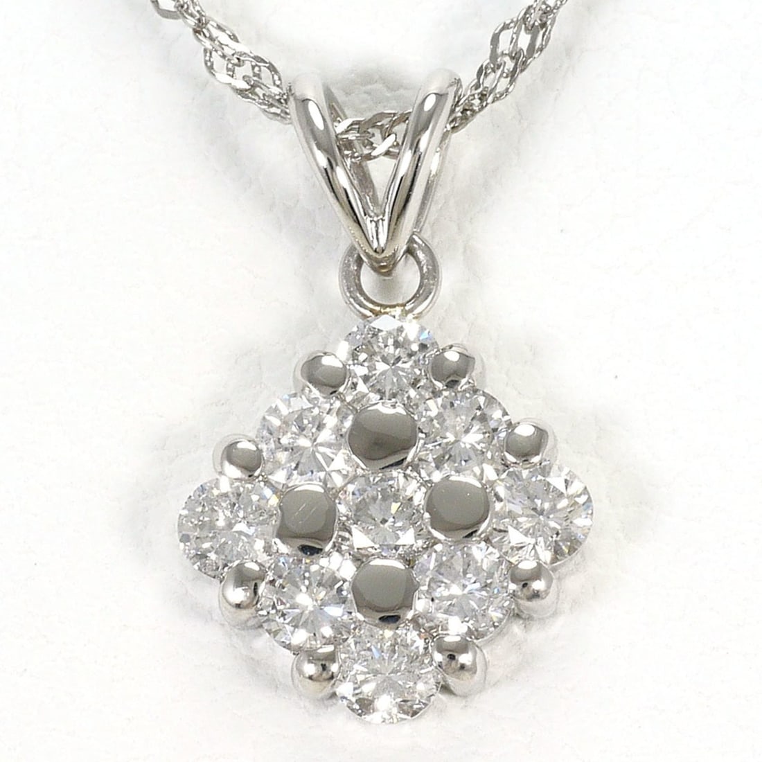 PT900 Platinum / PT850 Necklace with 0.52ct Diamond, Total Weight 2.7g, 39cm, Jewelry: --- Catalog ---Category: SizeWeight: 2.7g / 0.09oz.Pendant Size: 15mm x 9mm / 0.59'' x 0.35''Neck Circumference: 39 cm / 15.35''Category: DesignColor: PlatinumMetal: PlatinumStone: DiamondGender: Wome