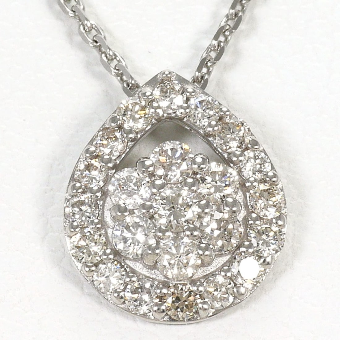 PT900 Platinum / PT850 Necklace with 0.30ct Diamond, Total Weight 2.5g, 45cm Length, Jewelry: --- Catalog ---Category: SizeWeight: 2.5g / 0.08oz.Pendant Size: 10mm x 8mm / 0.39'' x 0.31''Neck Circumference: 45 cm / 17.71''Category: DesignColor: PlatinumMetal: PlatinumStone: DiamondGender: Wome
