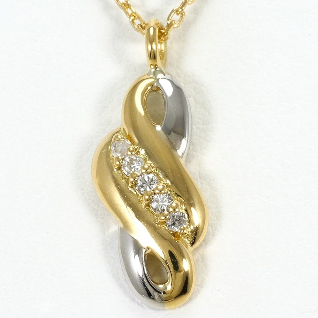 PT850 Platinum 18K Yellow Gold Necklace with 0.05ct Diamond, Total Weight 3.0g, 39cm Length, Jewelry: --- Catalog ---Category: SizeWeight: 3g / 0.1oz.Pendant Size: 19mm x 7mm / 0.74'' x 0.27''Neck Circumference: 39 cm / 15.35''Category: DesignColor: Platinum, Yellow goldMetal: Gold, PlatinumStone: Dia