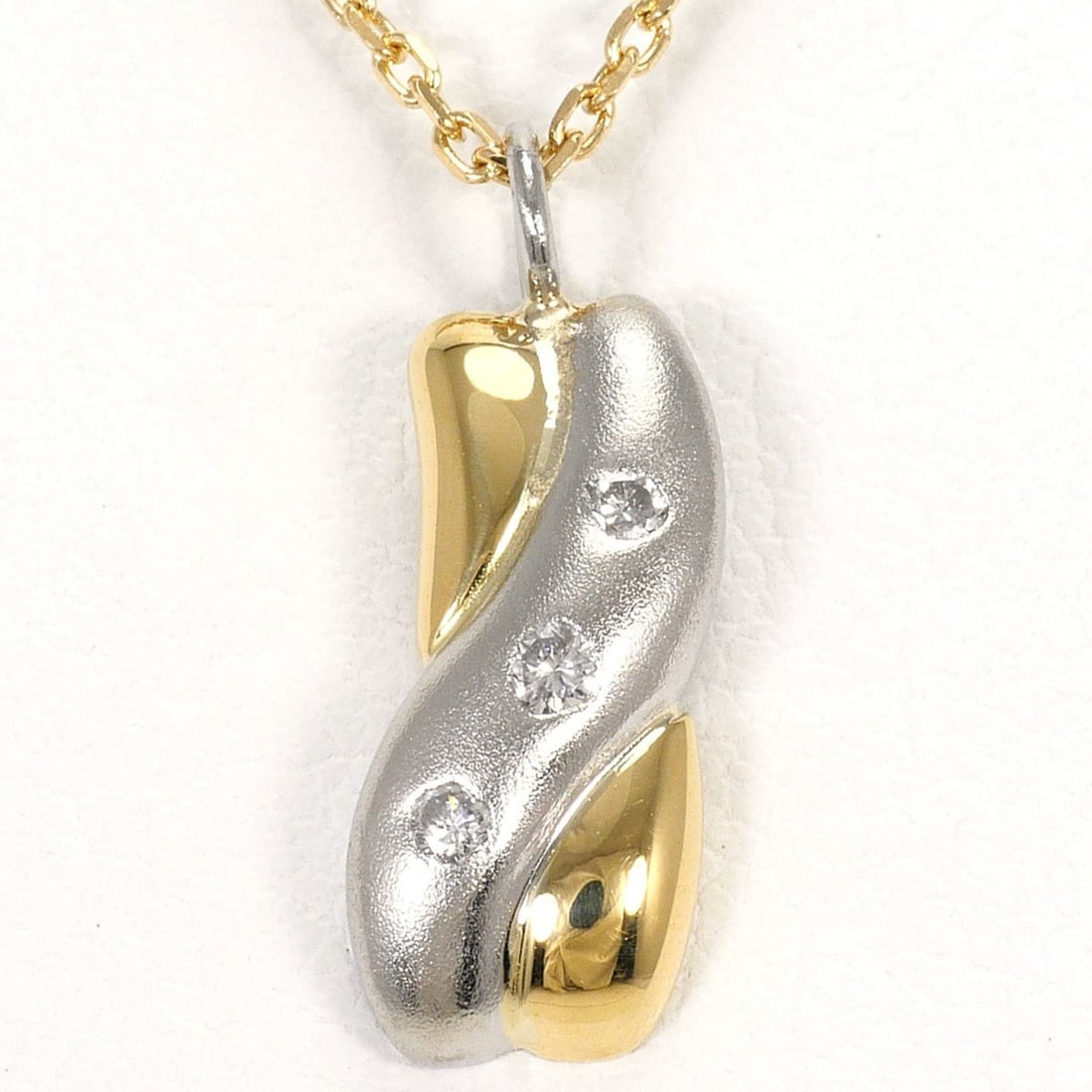 PT850 Platinum 18K Yellow Gold Necklace with 0.04ct Diamond, Total Weight 3.0g, 39cm Length, Jewelry: --- Catalog ---Category: SizeWeight: 3g / 0.1oz.Pendant Size: 16mm x 6mm / 0.62'' x 0.23''Neck Circumference: 39 cm / 15.35''Category: DesignColor: Platinum, Yellow goldMetal: Gold, PlatinumStone: Dia