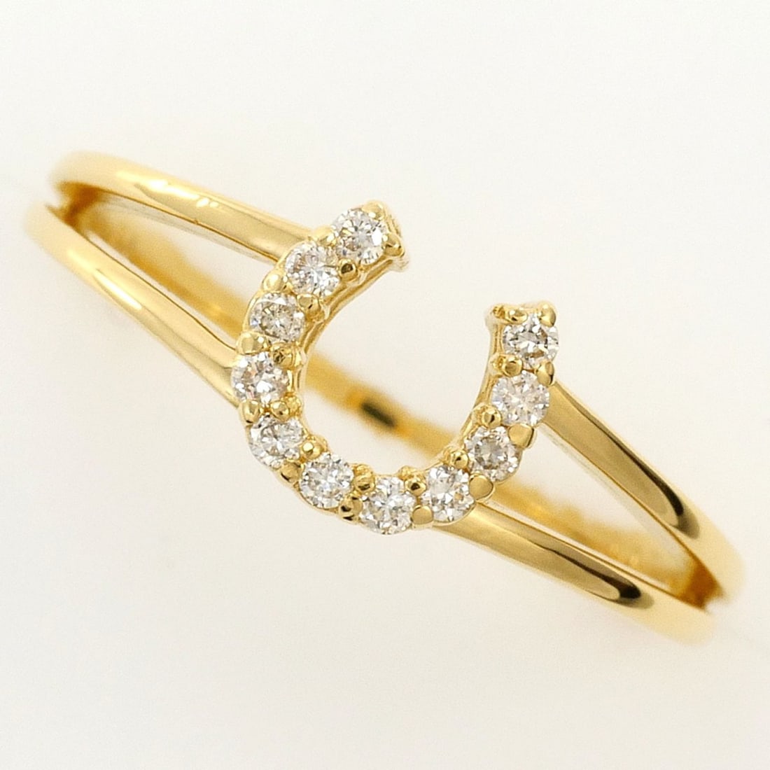 18K (18-karat) Yellow Gold Ring with 0.07ct Diamond, Total Weight 1.6g, Jewelry: --- Catalog ---Category: SizeWidth: 6mm / 0.24''Weight: 1.6g / 0.05oz.JP Size: 4US Size: 3Category: DesignType: Band ringColor: Yellow goldMetal: GoldStone: DiamondGender: WomenMaterial: Yellow gold (