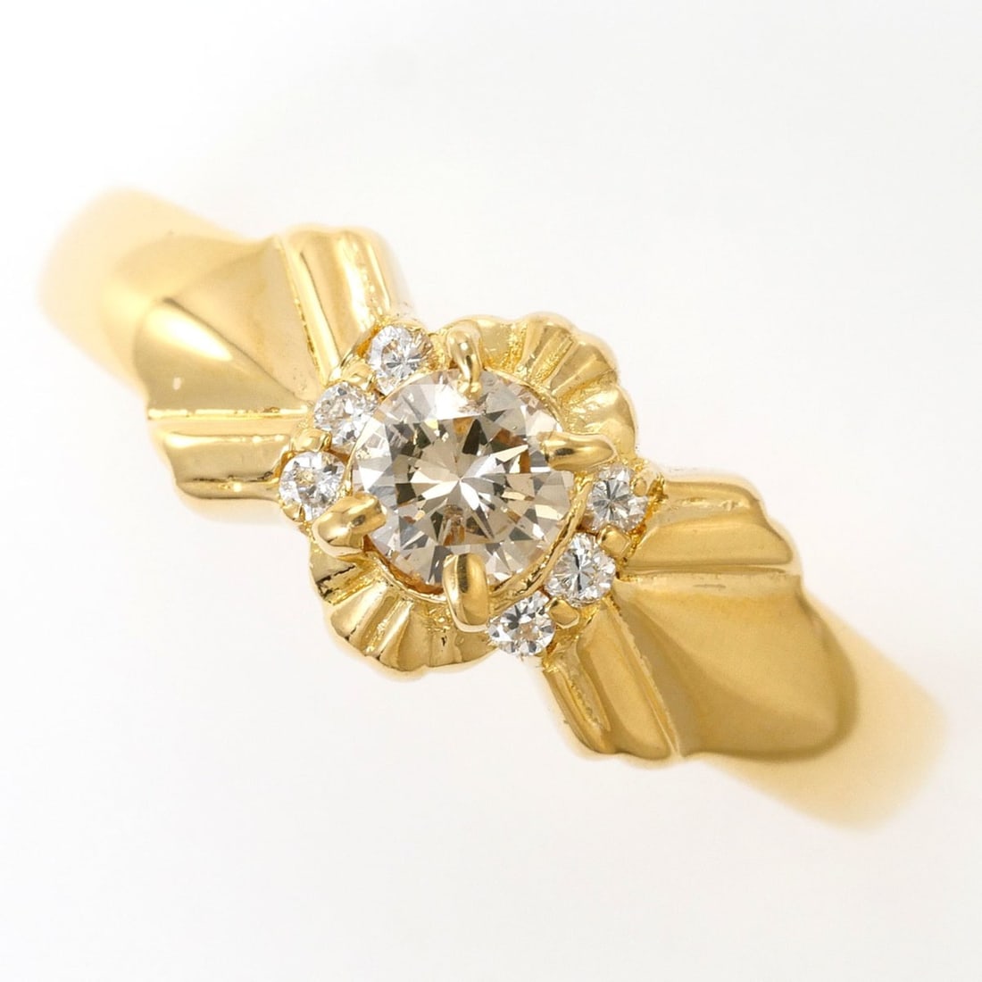 18K (18-karat) Yellow Gold Ring with 0.22ct Diamond, Total Weight 2.1g, Jewelry: --- Catalog ---Category: SizeWidth: 7mm / 0.28''Weight: 2.1g / 0.07oz.JP Size: 10US Size: 5.5Category: DesignType: Band ringColor: Yellow goldMetal: GoldStone: DiamondGender: WomenMaterial: Yellow gol