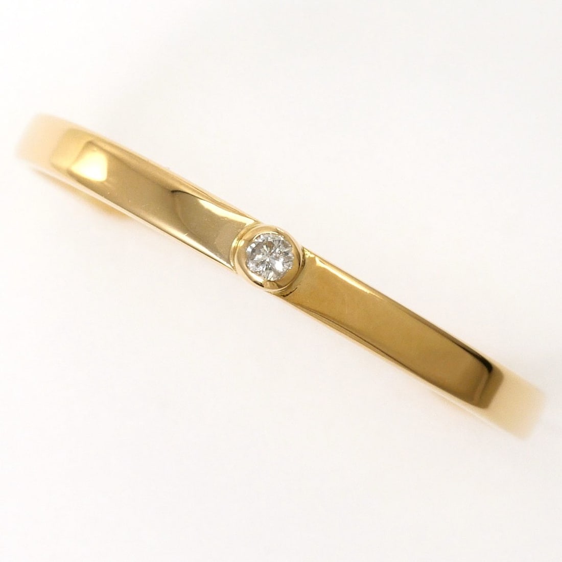 18K (18-karat) Yellow Gold Ring with Diamond (carat weight not stamped), Total Weight 0.9g, Jewelry: --- Catalog ---Category: SizeWidth: 2mm / 0.08''Weight: 0.9g / 0.03oz.JP Size: 10US Size: 5.5Category: DesignType: Band ringColor: Yellow goldMetal: GoldStone: DiamondGender: WomenMaterial: Yellow gol