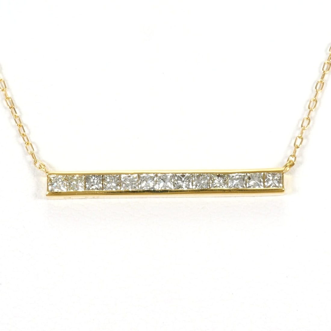 18K (18-karat) Yellow Gold Necklace with 0.50ct Diamond, Total Weight 1.7g, 47cm Length, Jewelry: --- Catalog ---Category: SizeWeight: 1.7g / 0.05oz.Pendant Size: 4mm x 26mm / 0.15'' x 1.02''Neck Circumference: 47 cm / 18.5''Category: DesignColor: Yellow goldMetal: GoldStone: DiamondGender: WomenM