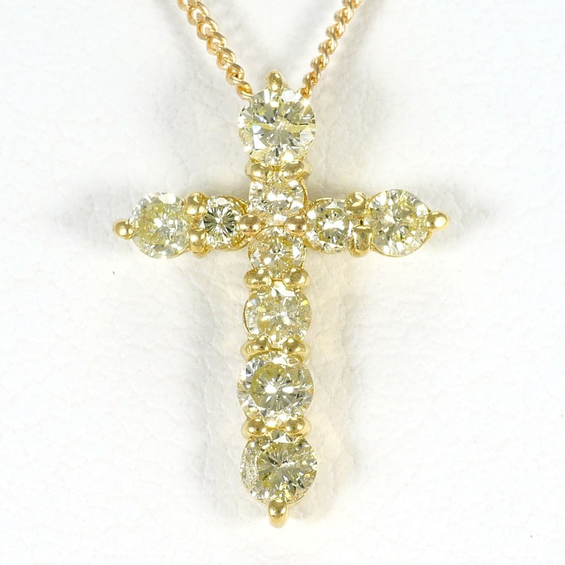 18K (18-karat) Yellow Gold Necklace with 0.50ct Diamond, Total Weight 2.2g, 45cm Length, Jewelry: --- Catalog ---Category: SizeWeight: 2.2g / 0.07oz.Pendant Size: 16mm x 11mm / 0.62'' x 0.43''Neck Circumference: 45 cm / 17.71''Category: DesignColor: Yellow goldMetal: GoldStone: DiamondGender: Wome