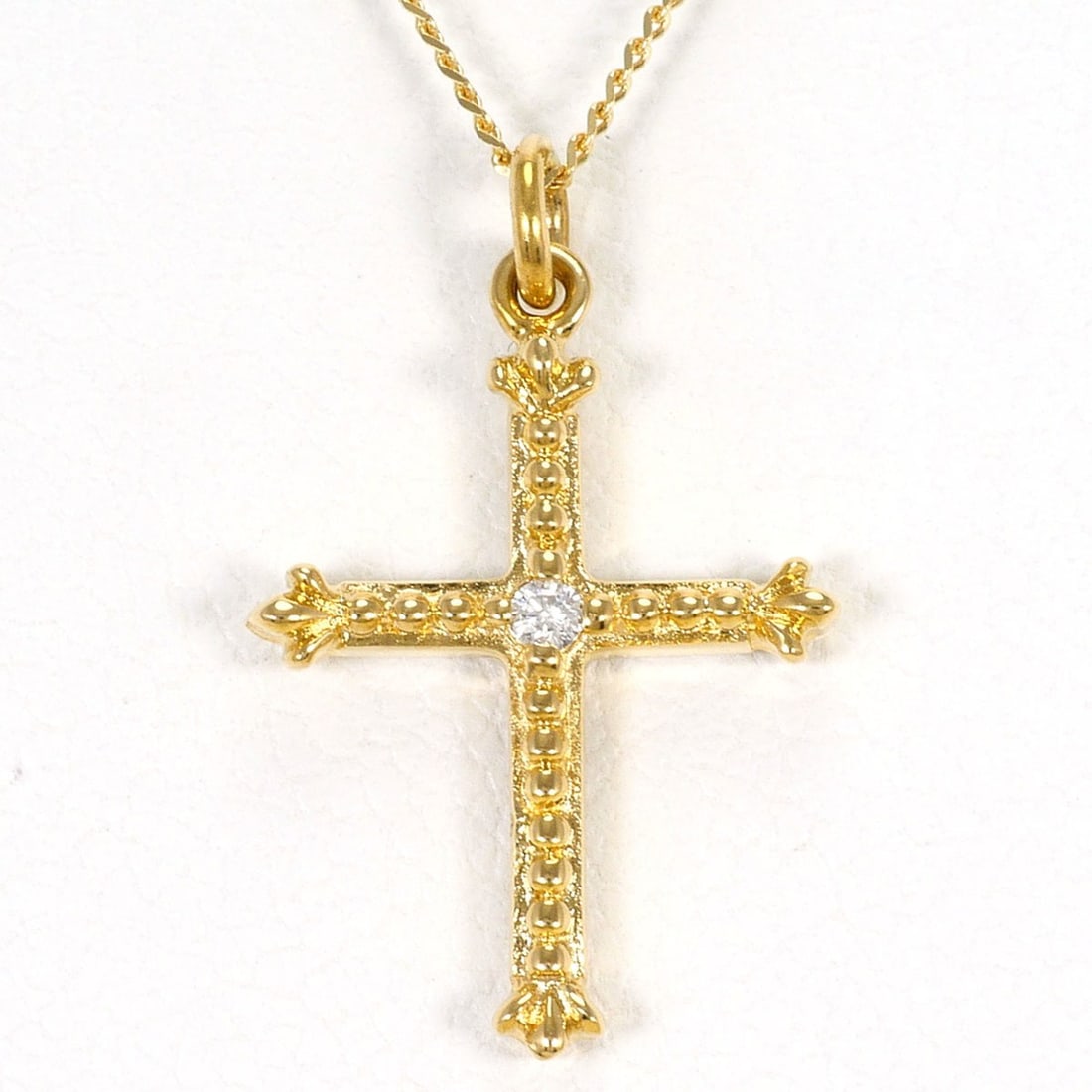 18K (18-karat) Yellow Gold Necklace with Diamond (carat weight not stamped), Total Weight 1.7g,: --- Catalog ---Category: SizeWeight: 1.7g / 0.05oz.Pendant Size: 19mm x 12mm / 0.74'' x 0.47''Neck Circumference: 45 cm / 17.71''Category: DesignColor: Yellow goldMetal: GoldStone: DiamondGender: Wome
