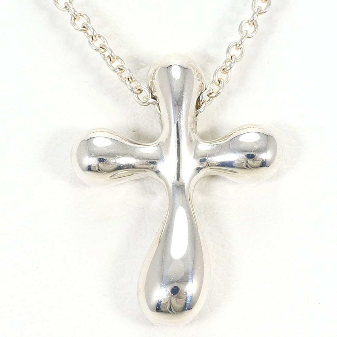 Tiffany & Co. Small Cross Silver Necklace, Total Weight 2.8g, 40cm, Jewelry (1 of 8)