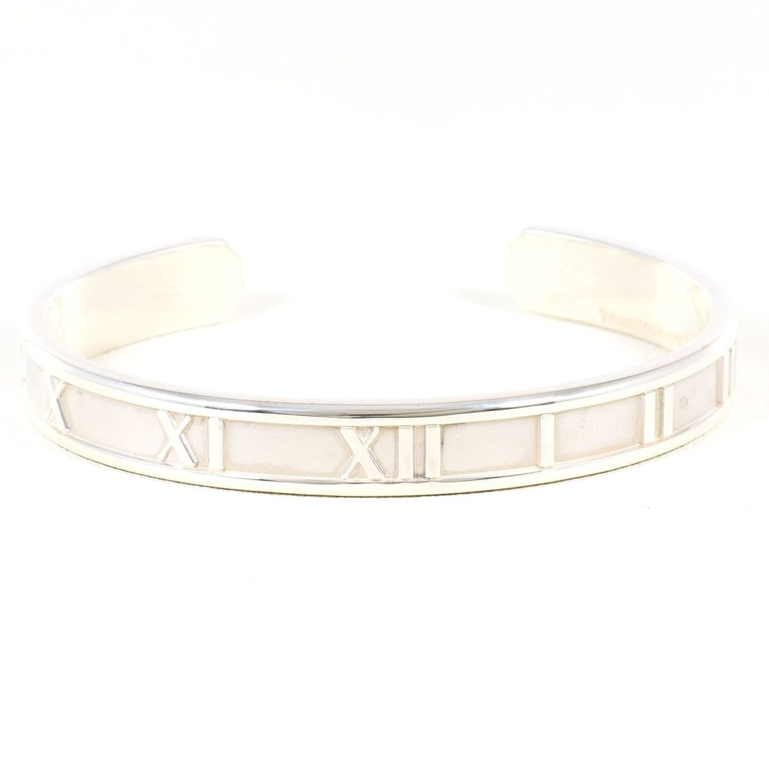 Tiffany & Co. Atlas Silver Bangle, Total Weight 21.8g, Jewelry: --- Catalog ---Category: SizeLength: 15cm / 5.9''Weight: 21.8g / 0.76oz.Category: DesignType: BangleMaterial: Silver 925Category: GeneralLine: AtlasBrand: Tiffany--- Item List ---Section: ConditionRan