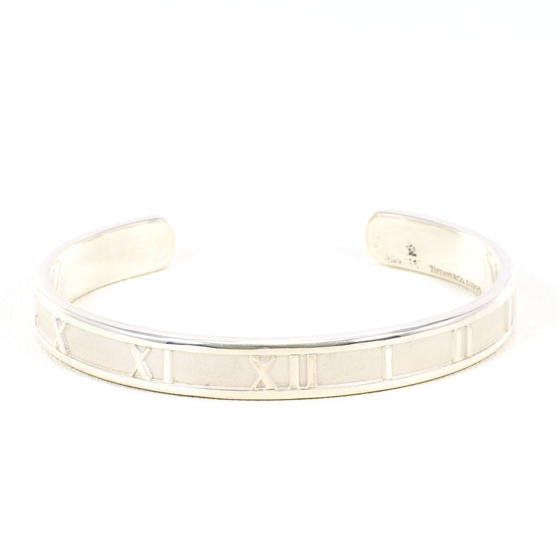 Tiffany & Co. Atlas Silver Bangle, Total Weight 21.6g, Jewelry: --- Catalog ---Category: SizeLength: 15.5cm / 6.1''Weight: 21.6g / 0.76oz.Category: DesignType: BangleGender: WomenMaterial: Silver 925Category: GeneralLine: AtlasBrand: Tiffany--- Item List ---Sectio
