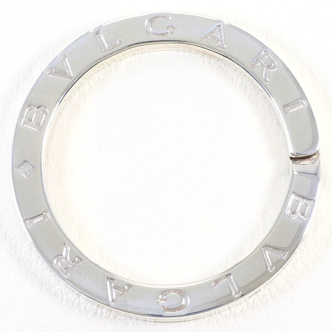 BVLGARI Bulgari Keyring, Silver, Total Weight 11.4g, Jewelry, Like New: --- Catalog ---Category: SizeWeight: 11.4g / 0.4oz.Size (HxWxD): 3.3cm x 3.3cm / 1.29'' x 1.29''Category: DesignType: KeyringGender: Women,MenMaterial: Silver 925Category: GeneralLine: Bvlgari Bvlgari