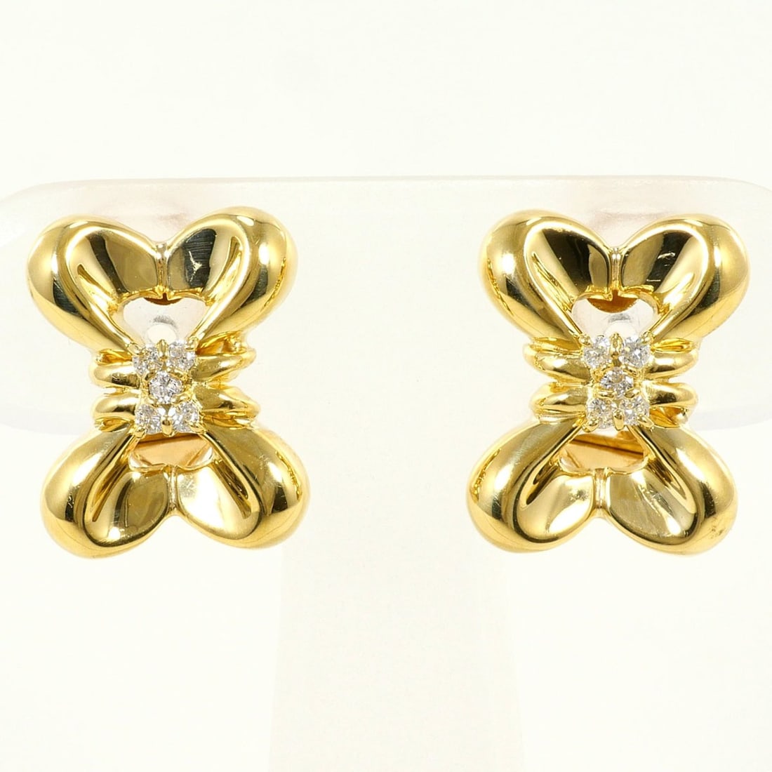 18K (18-karat) Yellow Gold Earrings with 0.07ct Diamonds, Total Weight 3.8g, Jewelry: --- Catalog ---Category: SizeWeight: 3.8g / 0.13oz.Category: DesignType: Clip earringsColor: Yellow goldMetal: GoldStone: DiamondGender: WomenMaterial: Yellow gold (18K)Metal Purity: 18KWeight (ct.): 