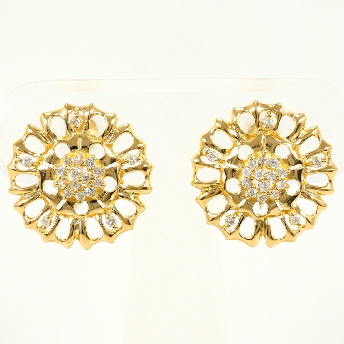 18K (18-karat) Yellow Gold Earrings with 0.12ct Diamonds, Total Weight 3.5g, Jewelry: --- Catalog ---Category: SizeWeight: 3.5g / 0.12oz.Category: DesignType: Clip earringsColor: Yellow goldMetal: GoldStone: DiamondGender: WomenMaterial: Yellow gold (18K)Metal Purity: 18KWeight (ct.): 