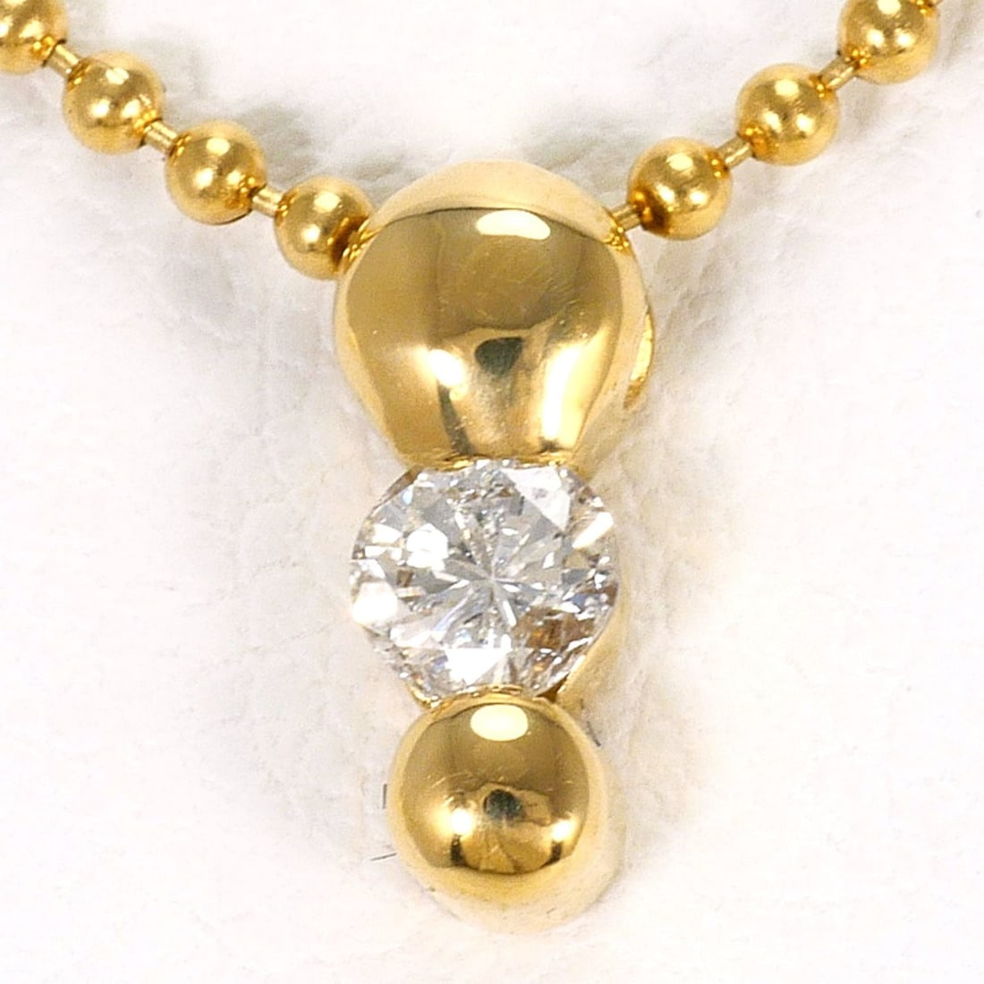 18K (18-karat) Yellow Gold Necklace with Diamond (carat weight not stamped), Total Weight 3.2g,: --- Catalog ---Category: SizeWeight: 3.2g / 0.11oz.Pendant Size: 9mm x 4mm / 0.35'' x 0.15''Neck Circumference: 40 cm / 15.74''Category: DesignColor: Yellow goldMetal: GoldStone: DiamondGender: WomenM
