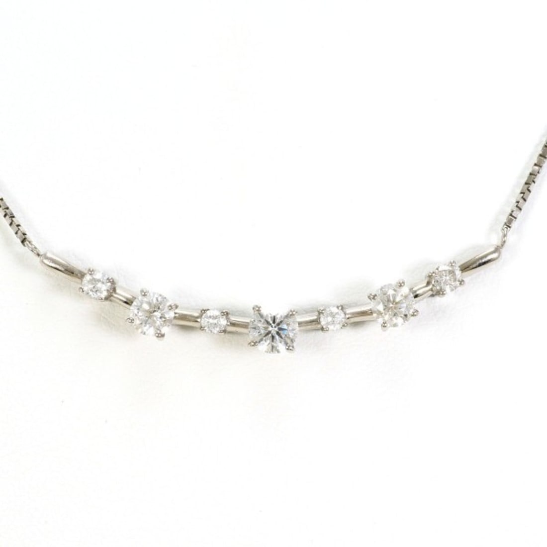 18K (18-karat white gold) necklace with 1.00ct diamond, total weight 6.5g, 48cm length. Jewelry.: --- Catalog ---Category: SizeWeight: 6.5g / 0.22oz.Neck Circumference: 48 cm / 18.89''Category: DesignColor: White goldMetal: White GoldStone: DiamondGender: WomenMaterial: White gold (18K)Metal Purit