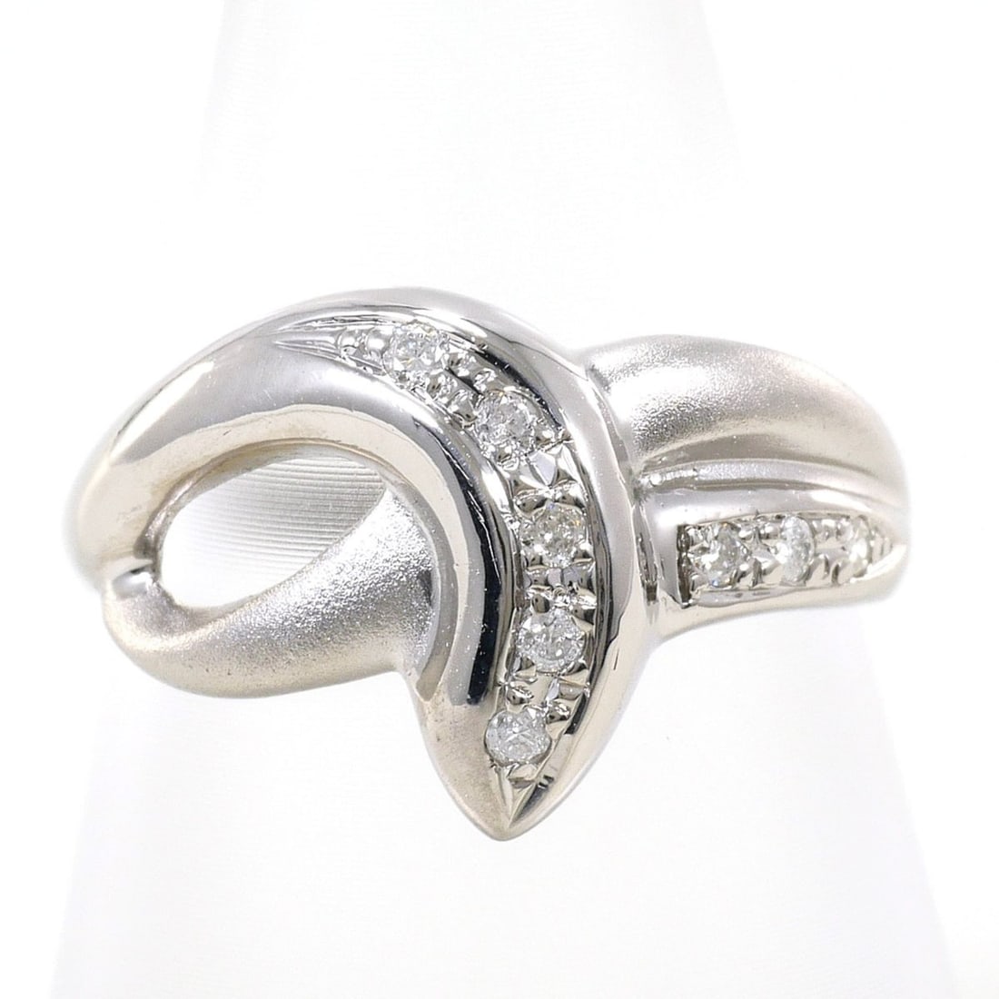 PT850 Platinum Ring, 1 Diamond (0.08ct), Total Weight 4.1g, Jewelry: --- Catalog ---Category: SizeWidth: 12mm / 0.47''Weight: 4.1g / 0.14oz.JP Size: 12US Size: 6.5Category: DesignType: Band ringColor: PlatinumMetal: PlatinumStone: DiamondGender: WomenMaterial: Platinum