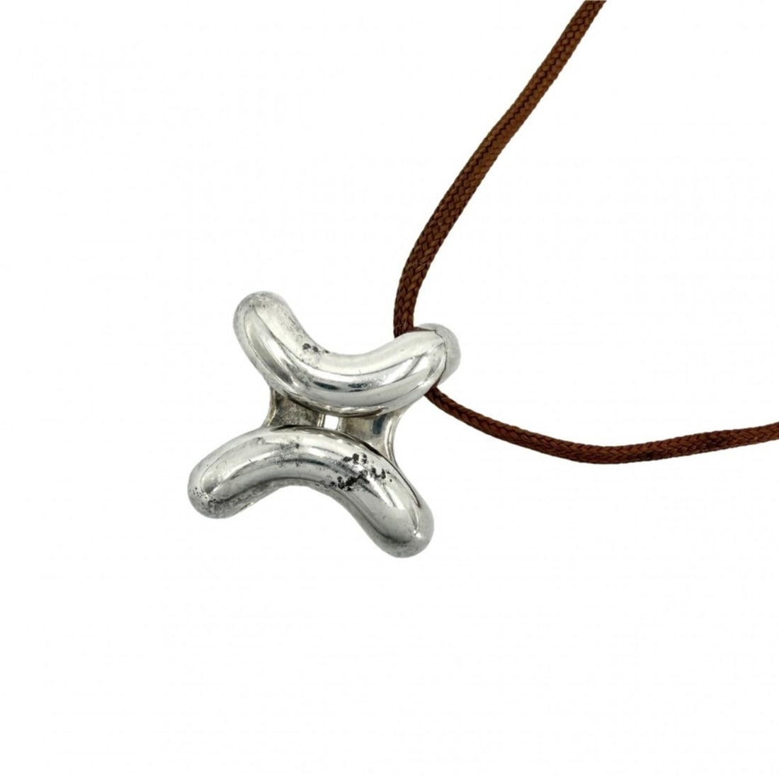 Hermes Lima Pendant Necklace for Women, Jewelry Accessory, 925 Sterling Silver, Approx. 14.1g: --- Catalog ---Category: SizePendant Size: 25mm x 25mm / 0.98'' x 0.98''Neck Circumference: 70 cm / 27.55''Category: DesignGender: WomenMaterial: Silver 925Pendant Type: PendantNecklace Type: Necklace