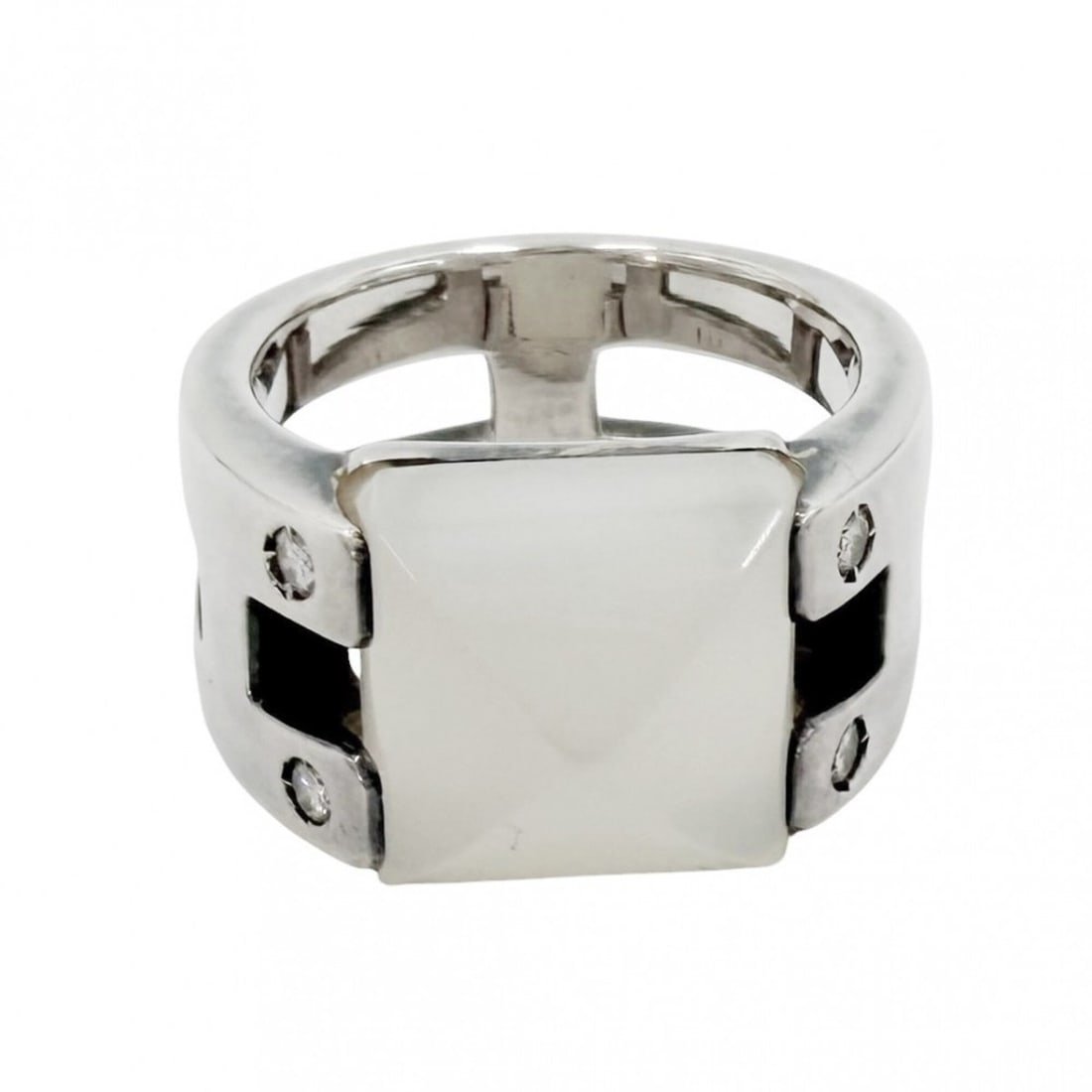 Hermes ring for women, Medor design, vintage jewelry, size 52, 925 sterling silver, moonstone,: --- Catalog ---Category: SizeJP Size: 9.5US Size: 5Category: DesignType: Band ringGender: WomenMaterial: Silver 925Category: GeneralBrand: Hermes--- Item List ---Section: ConditionRanking: Rank AB Use