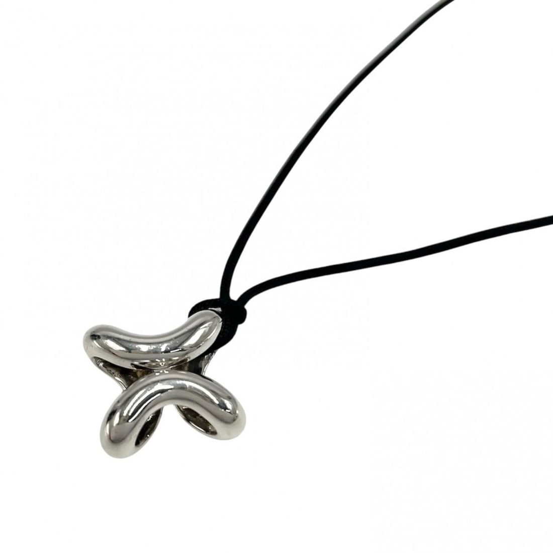 Hermes Lima Pendant Necklace for Women, Jewelry Accessory, 925 Sterling Silver, Approx. 13.6g: --- Catalog ---Category: SizePendant Size: 25mm x 25mm / 0.98'' x 0.98''Neck Circumference: 71 cm / 27.95''Category: DesignGender: WomenMaterial: Silver 925Pendant Type: PendantNecklace Type: Necklace
