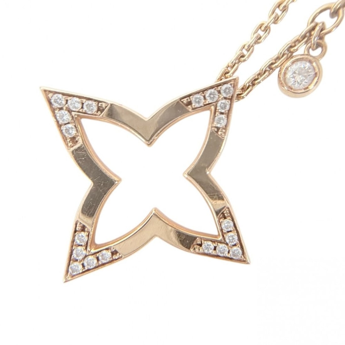 Louis Vuitton Women's Necklace Pendant Ombre Blossom Accessory Jewelry with Adjustable Clasp 18K: --- Catalog ---Category: SizePendant Size: 21.5mm x 21.5mm / 0.84'' x 0.84''Neck Circumference: 42.5 cm / 16.73''Category: DesignColor: Pink goldStone: DiamondGender: WomenMaterial: Pink gold (18K)Pen