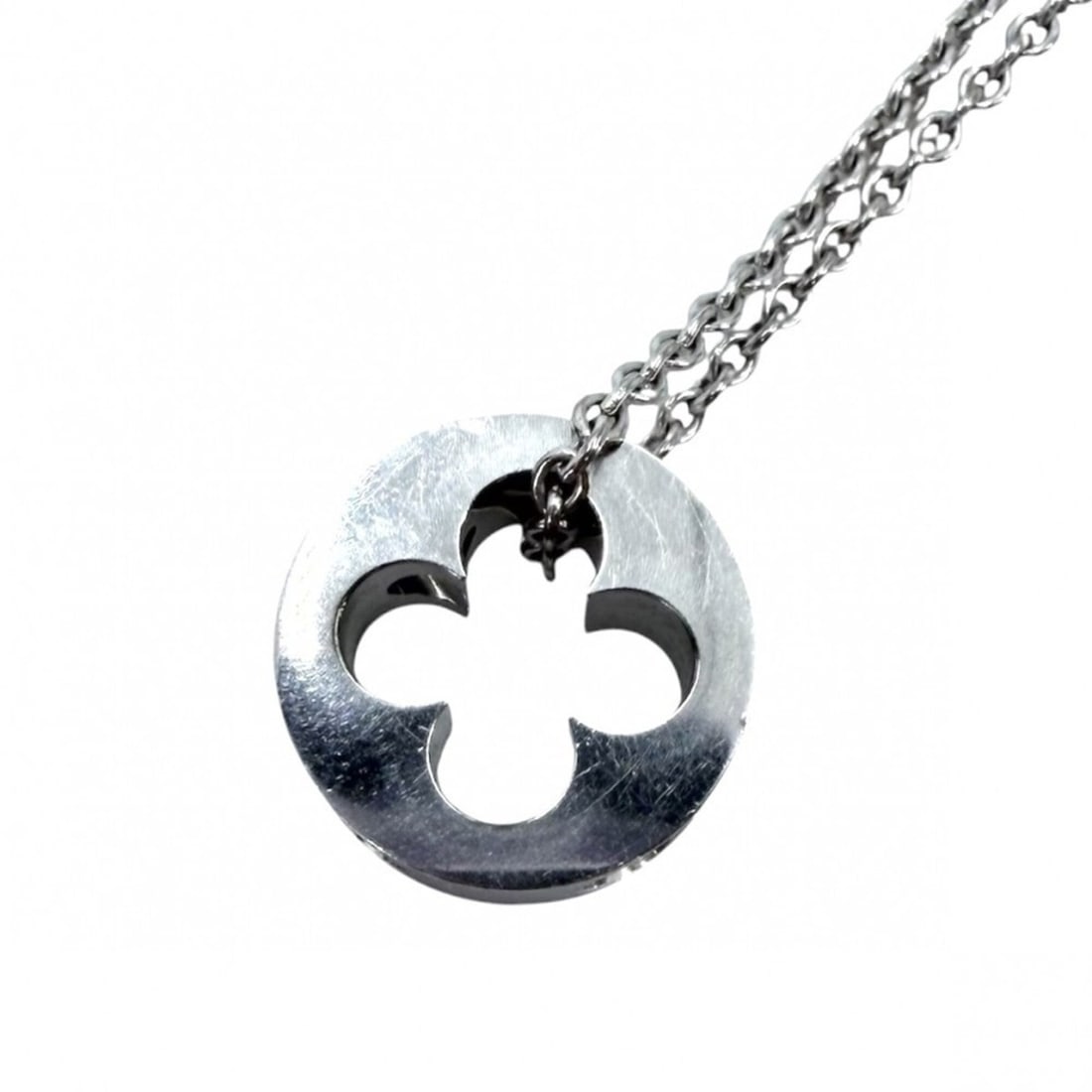 Louis Vuitton Necklace for Men and Women, Pendant Empreinte, Jewelry, 18K White Gold 750, Approx.: --- Catalog ---Category: SizePendant Size: 10mm x 10mm / 0.39'' x 0.39''Neck Circumference: 40.5 cm / 15.94''Category: DesignGender: Men,WomenMaterial: White gold (18K)Necklace Type: NecklaceCategory: