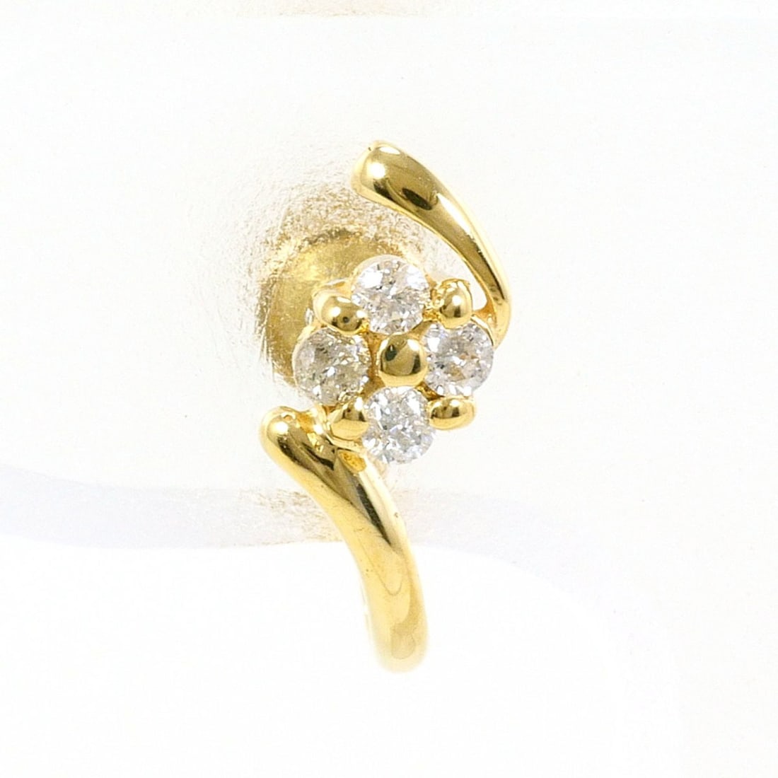18K (18-karat) Yellow Gold Earring (Single Earring) with 0.07ct Diamond, Total Weight 0.7g, Jewelry: --- Catalog ---Category: SizeWeight: 0.7g / 0.02oz.Category: DesignType: Stud earringsColor: Yellow goldMetal: GoldStone: DiamondGender: WomenMaterial: Yellow gold (18K)Metal Purity: 18KWeight (ct.): 