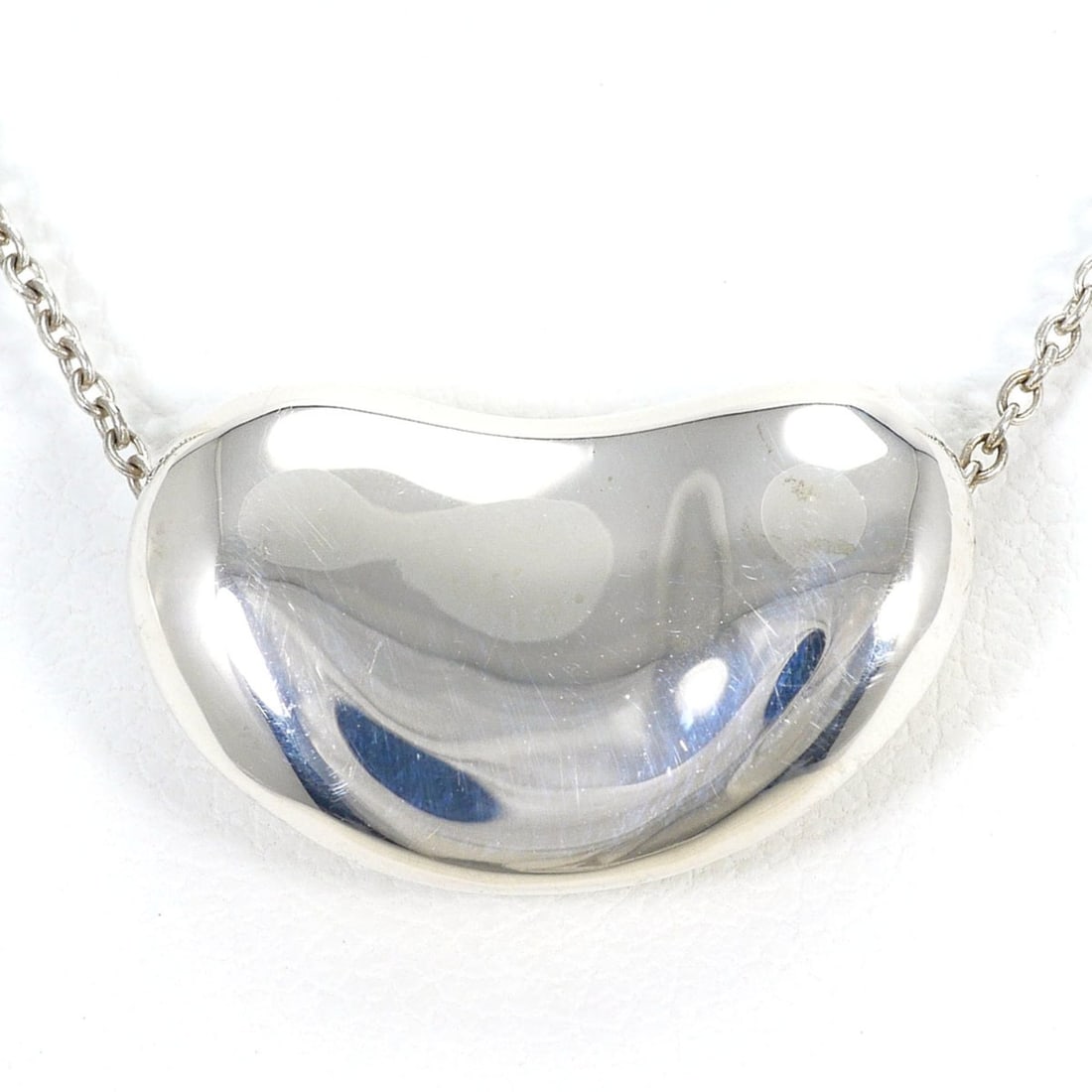 Tiffany & Co. Bean Silver Necklace, Total Weight 7.9g, 41cm, Jewelry: --- Catalog ---Category: SizePendant Size: 12mm x 19mm / 0.47'' x 0.74''Neck Circumference: 41 cm / 16.14''Category: DesignGender: WomenMaterial: Silver 925Necklace Type: NecklaceCategory: GeneralBran