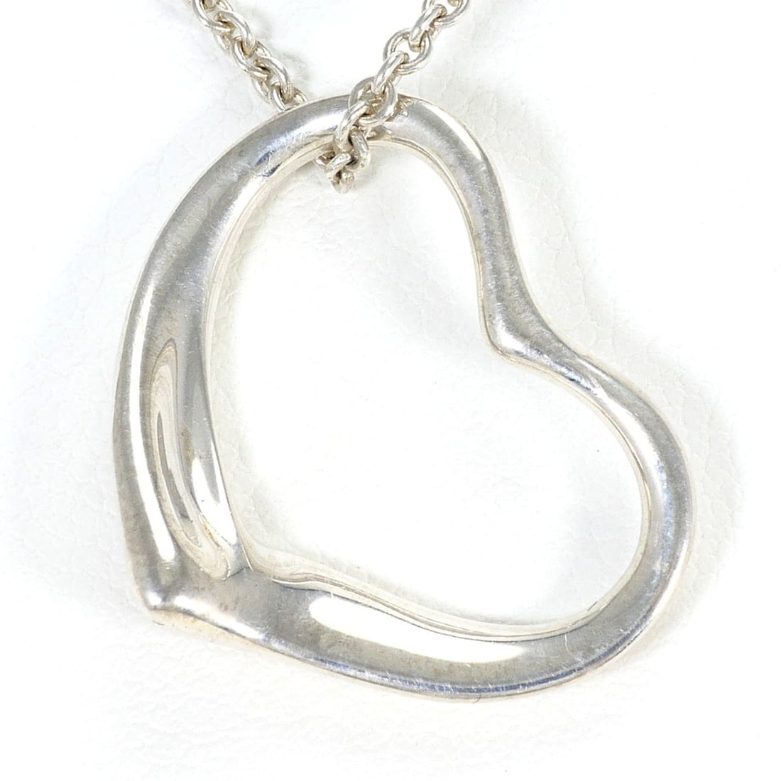 Tiffany & Co. Open Heart Silver Necklace, Total Weight 4.5g, 38cm, Jewelry: --- Catalog ---Category: SizePendant Size: 18mm x 22mm / 0.7'' x 0.86''Neck Circumference: 38 cm / 14.96''Category: DesignGender: WomenMaterial: Silver 925Necklace Type: NecklaceCategory: GeneralBrand