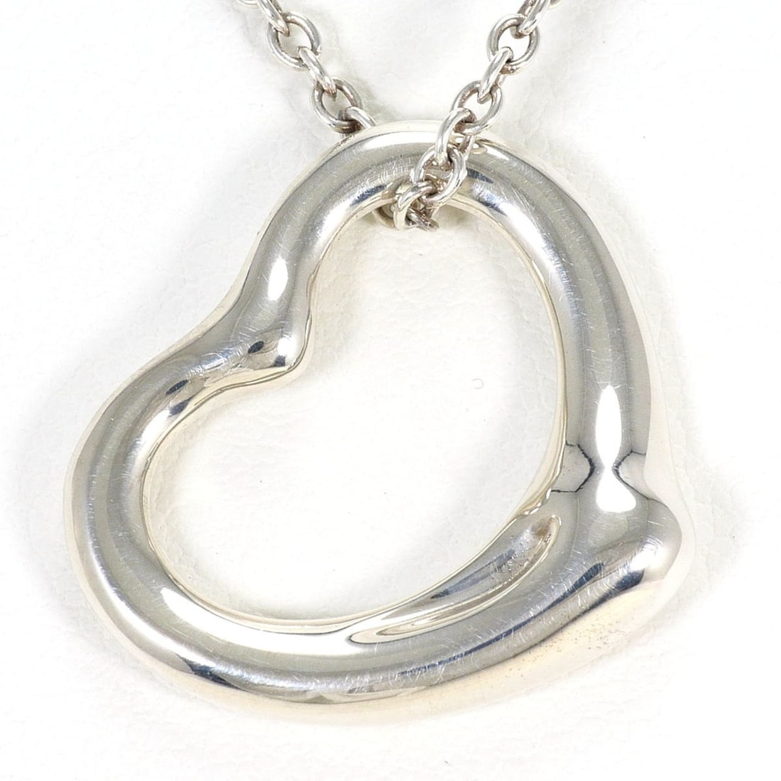 Tiffany & Co. Open Heart Silver Necklace, Total Weight 6.7g, 40cm, Jewelry: --- Catalog ---Category: SizePendant Size: 19mm x 22mm / 0.74'' x 0.86''Neck Circumference: 40 cm / 15.74''Category: DesignGender: WomenMaterial: Silver 925Necklace Type: NecklaceCategory: GeneralBran