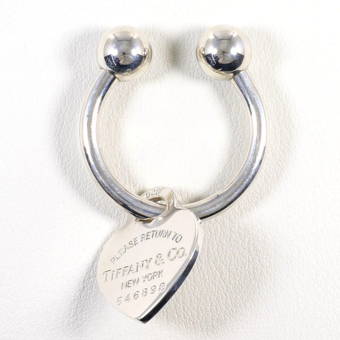 Tiffany & Co. Heart Tag Keyring, Silver, Total Weight 20.2g, Jewelry: --- Catalog ---Category: SizeSize (HxWxD): 5cm x 2.1cm / 1.96'' x 0.82''Category: DesignType: KeyringGender: Men,WomenMaterial: Silver 925Category: GeneralBrand: Tiffany--- Item List ---Section: Condi