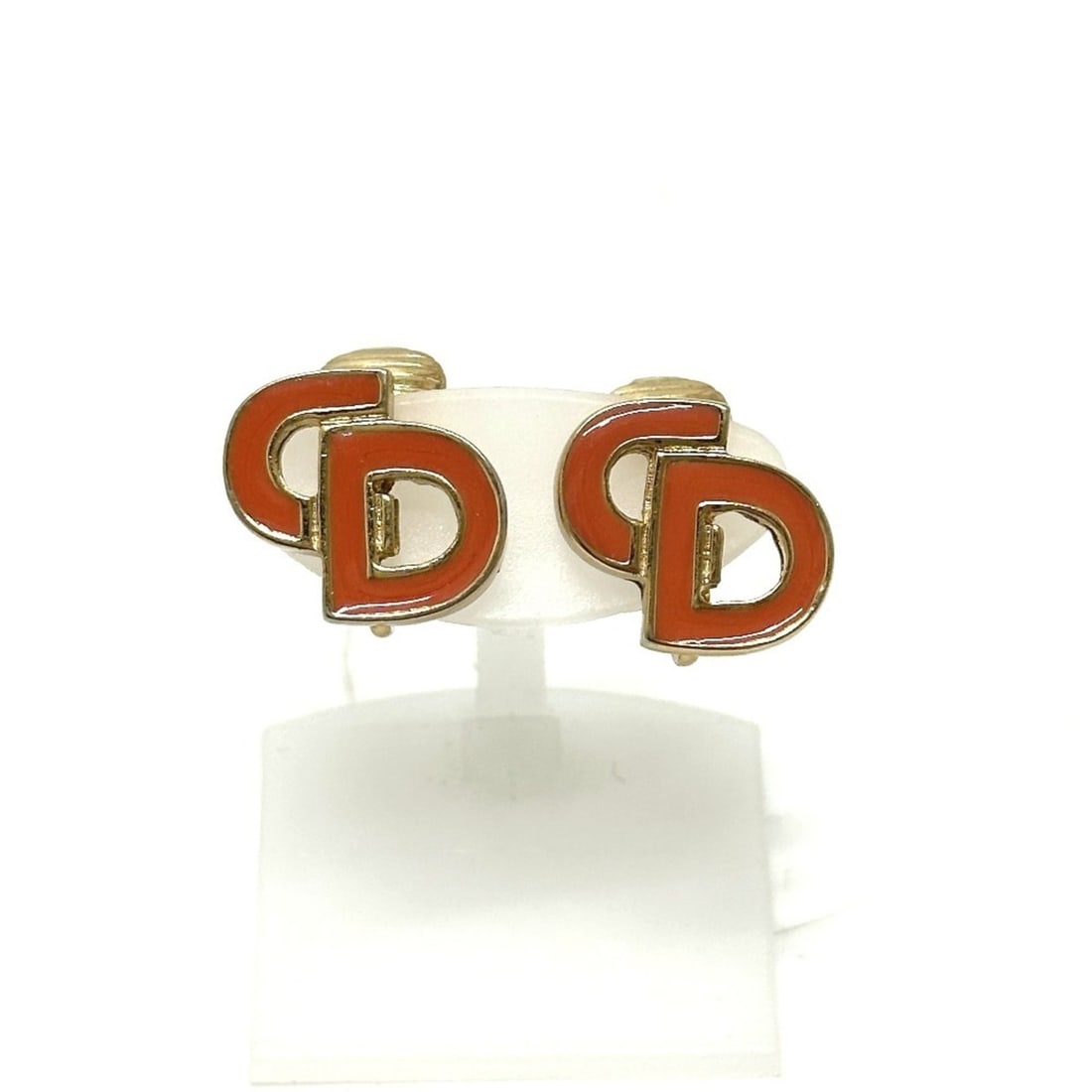 Christian Dior CD Logo Ear Jewelry Clip Earrings Metal for Women Gold x Salmon Pink: --- Catalog ---Category: DesignType: Clip earringsColor: Gold, Salmon pinkGender: WomenMaterial: MetalCategory: GeneralBrand: Christian Dior--- Item List ---Section: ConditionRanking: Rank A Used - A 