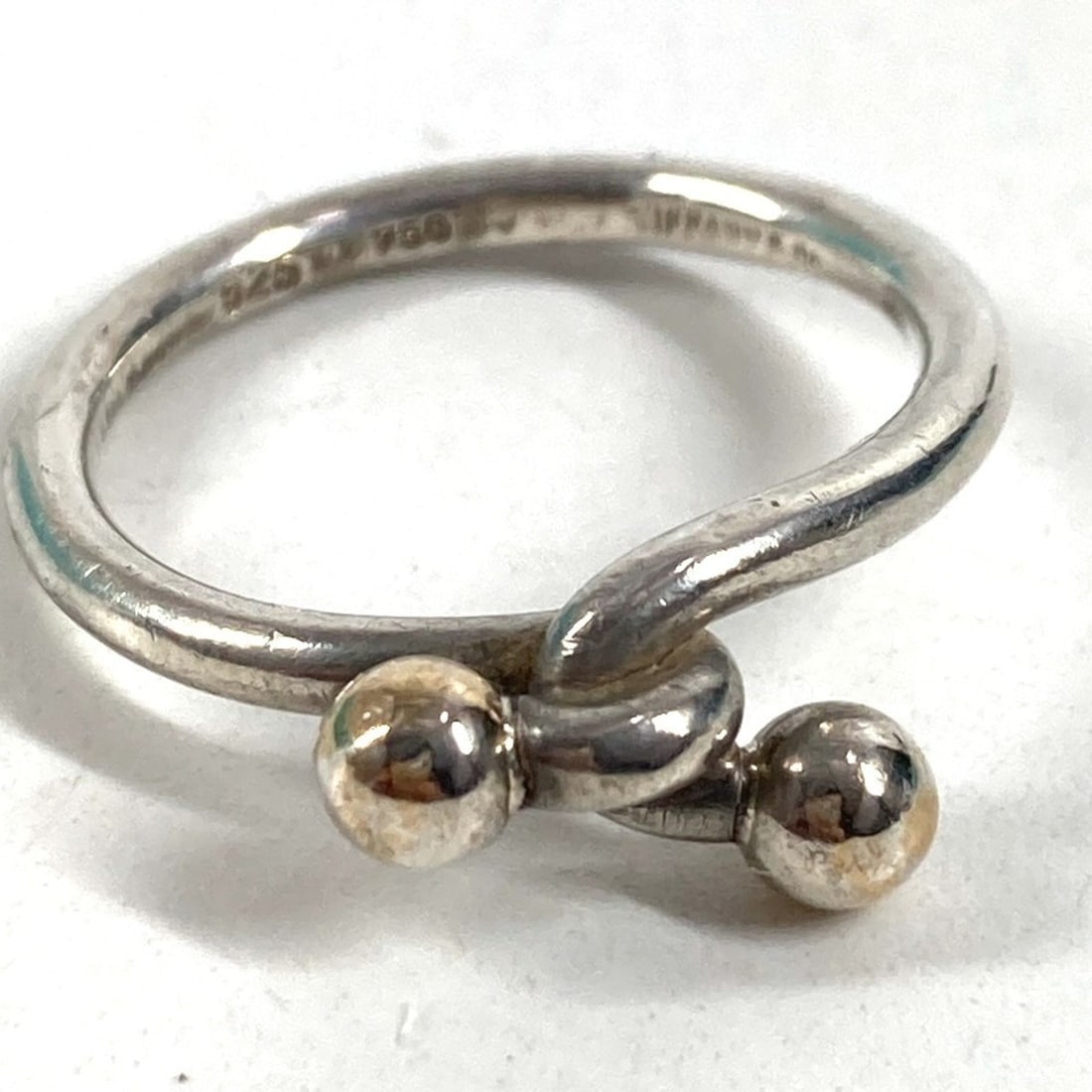 TIFFANY&Co. Tiffany 18K Gold Love Knot Ring Jewelry Accessory SV925 YG750 Women's Silver 1: --- Catalog ---Category: SizeJP Size: 11.5US Size: 6Category: DesignType: Band ringColor: Silver, Yellow goldGender: WomenMaterial: Silver 925, Yellow gold (18K)Category: GeneralBrand: Tiffany--- Item