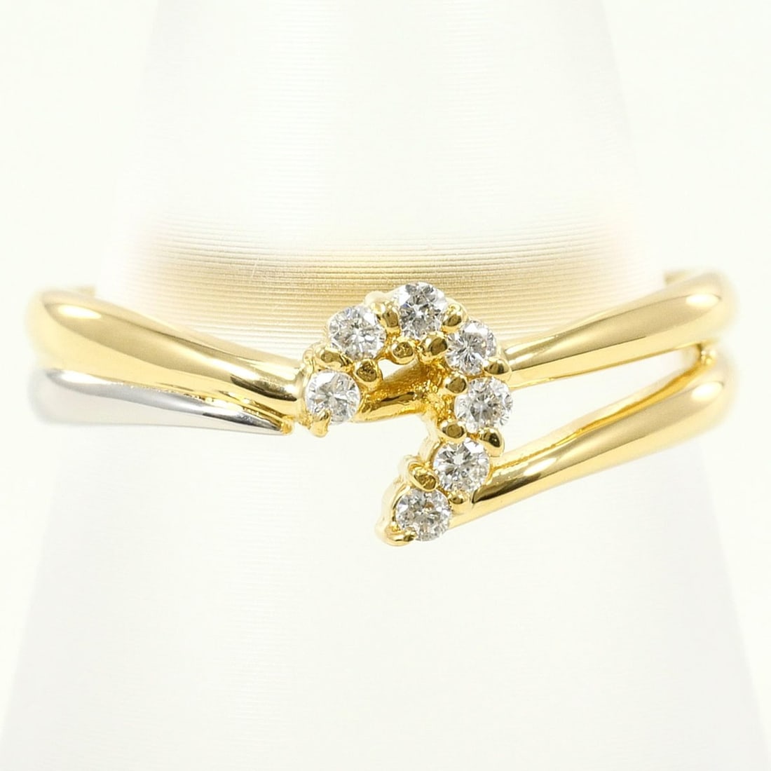 PT900 Platinum 18K Yellow Gold Ring, 1 Diamond 0.10ct, Total Weight 2.6g, Like New Condition Jewelry: --- Catalog ---Category: SizeWidth: 7mm / 0.28''Weight: 2.6g / 0.09oz.JP Size: 11.5US Size: 6Category: DesignType: Band ringColor: Platinum, Yellow goldMetal: Gold, PlatinumStone: DiamondGender: Women