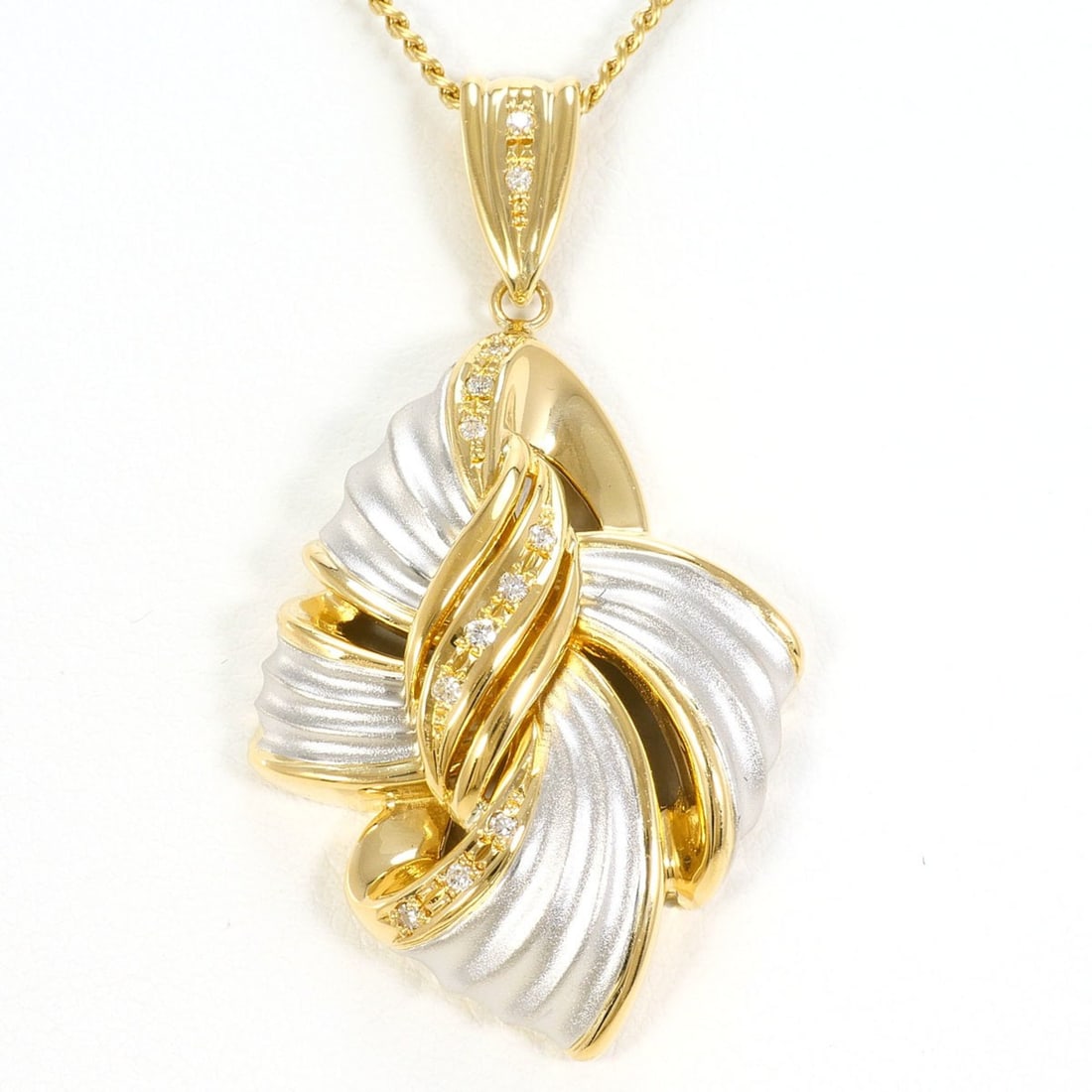 PT900 Platinum 18K Yellow Gold Necklace with 0.08 ct Diamond, Total Weight 12.9g, 41cm, Jewelry: --- Catalog ---Category: SizeWeight: 12.9g / 0.45oz.Pendant Size: 42mm x 24mm / 1.65'' x 0.94''Neck Circumference: 41 cm / 16.14''Category: DesignColor: Yellow goldMetal: Gold, PlatinumStone: DiamondG