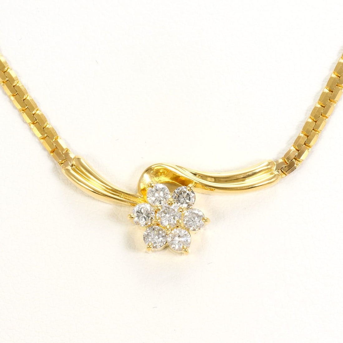 18K (18-karat) Yellow Gold Necklace with 0.50ct Diamond, Total Weight 8.9g, 42cm, Jewelry: --- Catalog ---Category: SizeWeight: 8.9g / 0.31oz.Pendant Size: 12mm x 26mm / 0.47'' x 1.02''Neck Circumference: 42 cm / 16.53''Category: DesignColor: Yellow goldMetal: GoldStone: DiamondGender: Wome